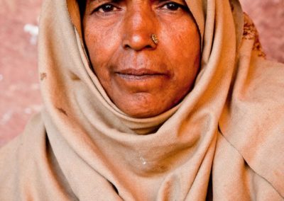 a portrait of a lady taken at the taj mahal in india